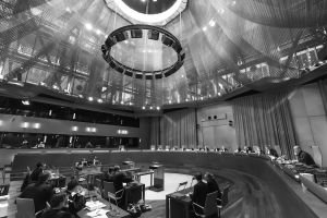 Ort der Entscheidung: Eine Verhandlung im Sitzungssaal des EuGH