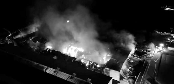 Ursache unbekannt: Der Brand trifft auch die Möbelindustrie