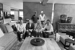 INSIDE-Talk in Fügen: Stefan Föger, Maximilian Wetscher, Sophia Troppmair, Martin Wetscher (sitzend), Hannes Haffner, Werner Troppmair (stehend)