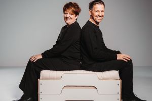 Auf ihrer Stapelliege: Katja und Jochen Müller