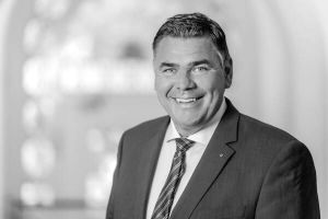 Soll prüfen: Unnas Landrat Mario Löhr