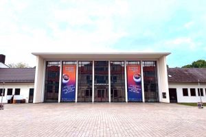 Die Alte Kongresshalle am Dienstag in der Früh vor Ankunft der ersten Gäste