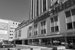 Nichts reduziert: Möbel Hübner in Berlin