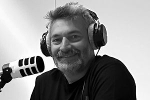Podcast-Host bei der Arbeit: Donkey-Macher Flobo Berger am Mike