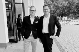Handshake beim Gipfel: Dirk Schroeder, Sebastian Kiefer