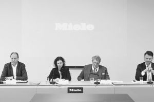 Pressegespräch in Gütersloh: Dr. Markus Miele, Rebecca Steinhage, Dr. Reinhard Zinkann, Martin Wielgus