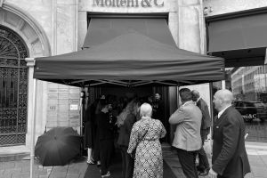 Mit Türsteher: Molteni&C-Flagshipstore in München