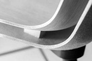 „OWI-FiberFlex“: Das neue Holzfasermaterial von OWI soll Sperrholz bei 3D-Verformung übertreffen