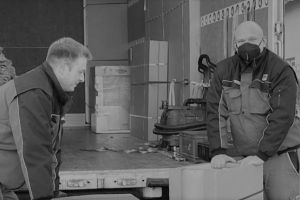 DMS-Diebold-Mitarbeiter bei der Arbeit