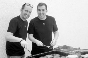 Beim Burger braten: Peter Hüper, Leopold Hüper